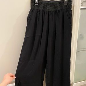 Junior’s Joe B Black Gaucho Pants; Size Medium